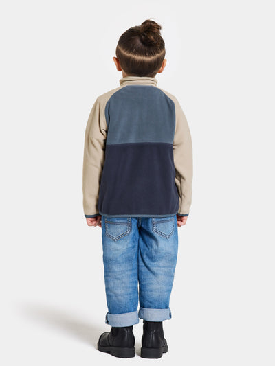 Didriksonsin lasten Monte Half Button -fleecepusero värissä Navy lapsen päällä takaa kuvattuna