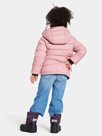 Didriksonsin lasten vaaleanpunainen Rodi-toppatakki lapsen päällä takaa kuvattuna