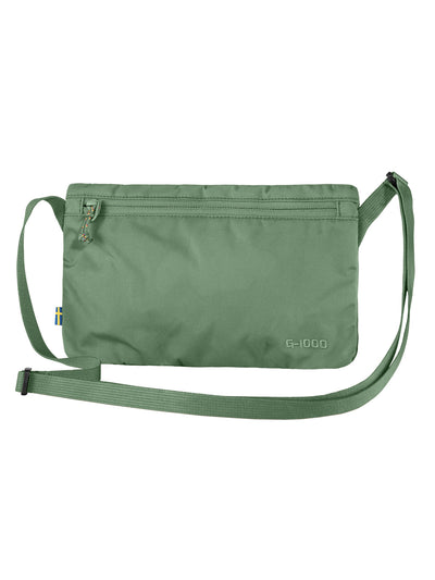 Fjällrävenin Vardag Pocket G-1000 pieni laukku värissä Platina Green takaa kuvattuna