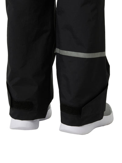 Helly Hansenin musta Jr Shelter HT Jacket, lasten  ja nuorten välikausitakki, kuva lahkeensuista lapsen päällä