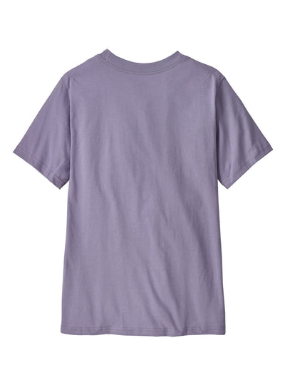 Lasten Patagonian P-6 logo t-paita Concrete Purple -sävyssä takaa kuvattuna