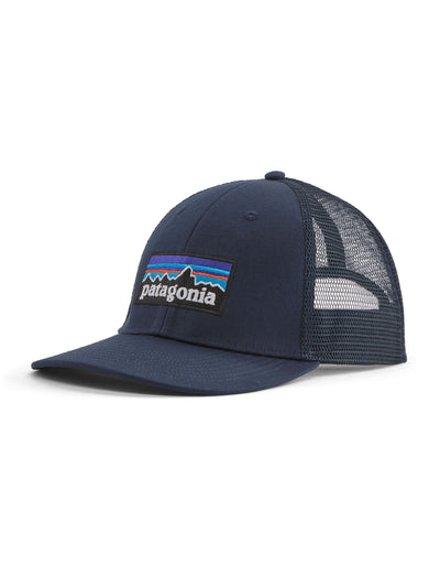 atagonian P-6 Logo LoPro Trucker Hat -verkkolippis New Navy sävyssä