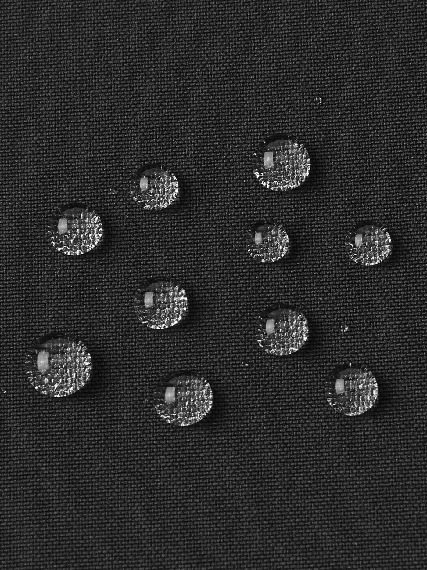 Reiman mustat lasten Komein-toppahousut D-mitoituksella materiaali lähikuvassa
