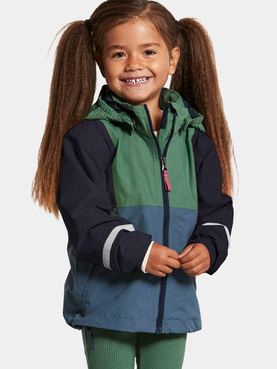Tytön päällä Didriksonsin Block Lasten takki Green Mist värissä läheltä kuvattuna