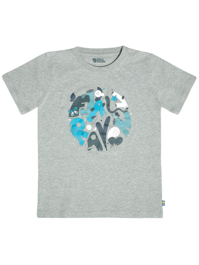 Fjällrävenin lasten ja nuorten printtikuvioinen Forest Findings t-paita värissä Grey Melange edestä kuvattuna