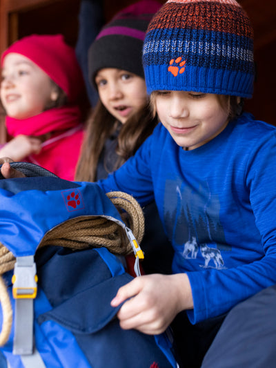 Jack Wolfskinin lasten Vargen Longsleeve pitkähihainen tekninen paita värissä värissä Active Blue pojan päällä lähikuvassa