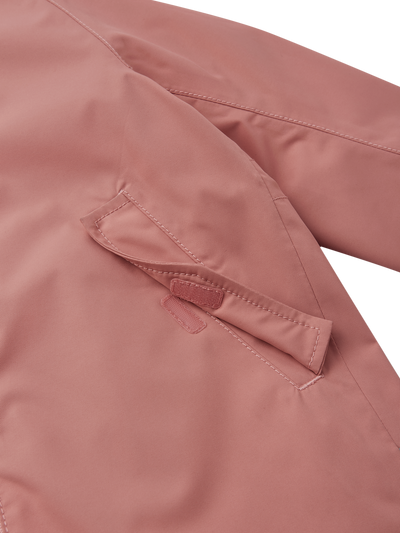 Reima Galtby takki värissä Rose Blush lähikuva taskusta