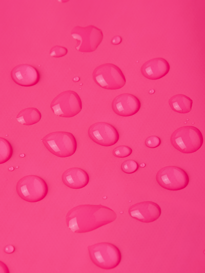 Reima Lampi lasten sadetakki värissä Candy pink lähikuva vedenpitävyydestä