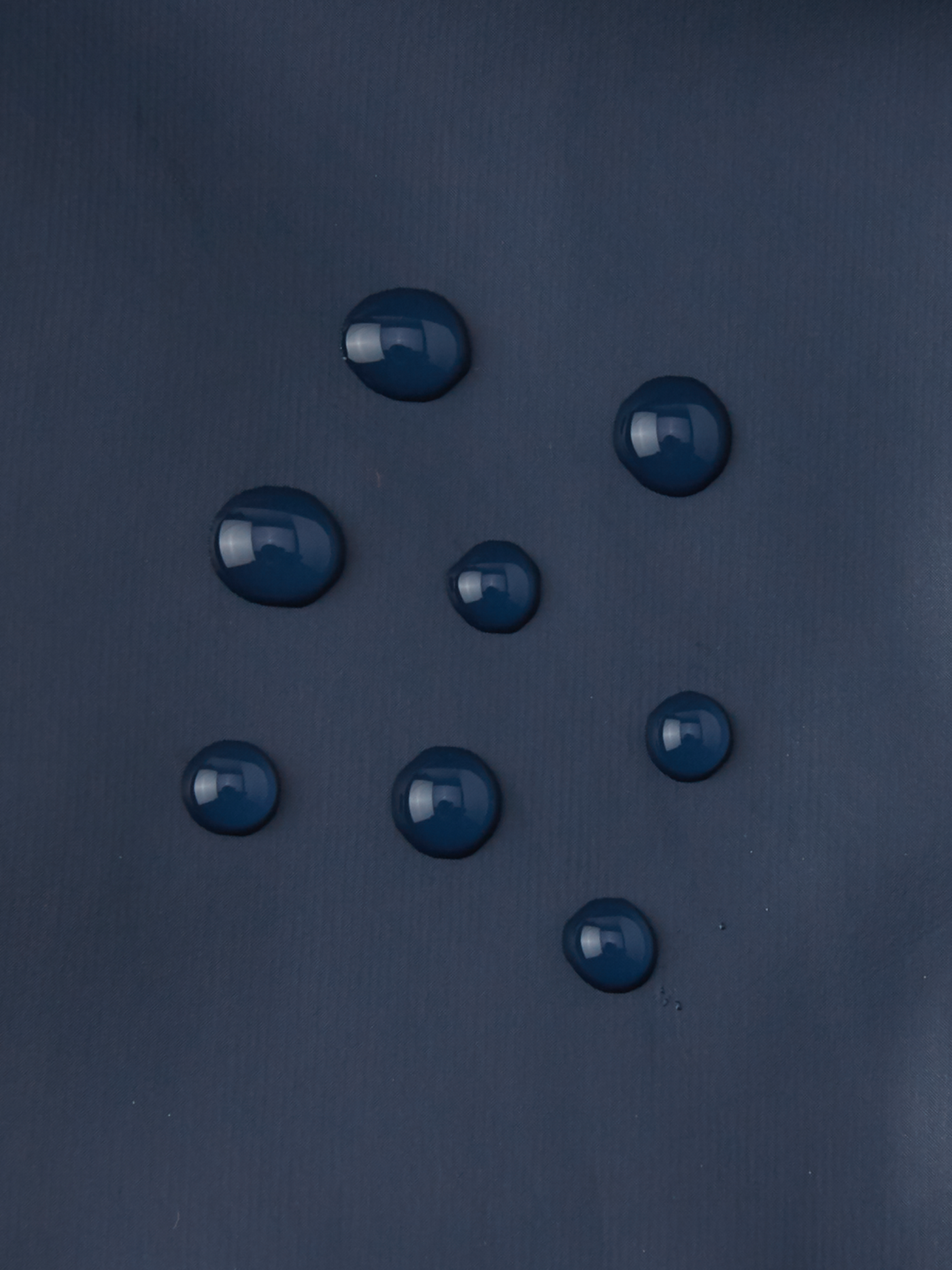 Reima Puro tummansinisen sävyinen kurahanska lähikuva vedenpitävyydestä