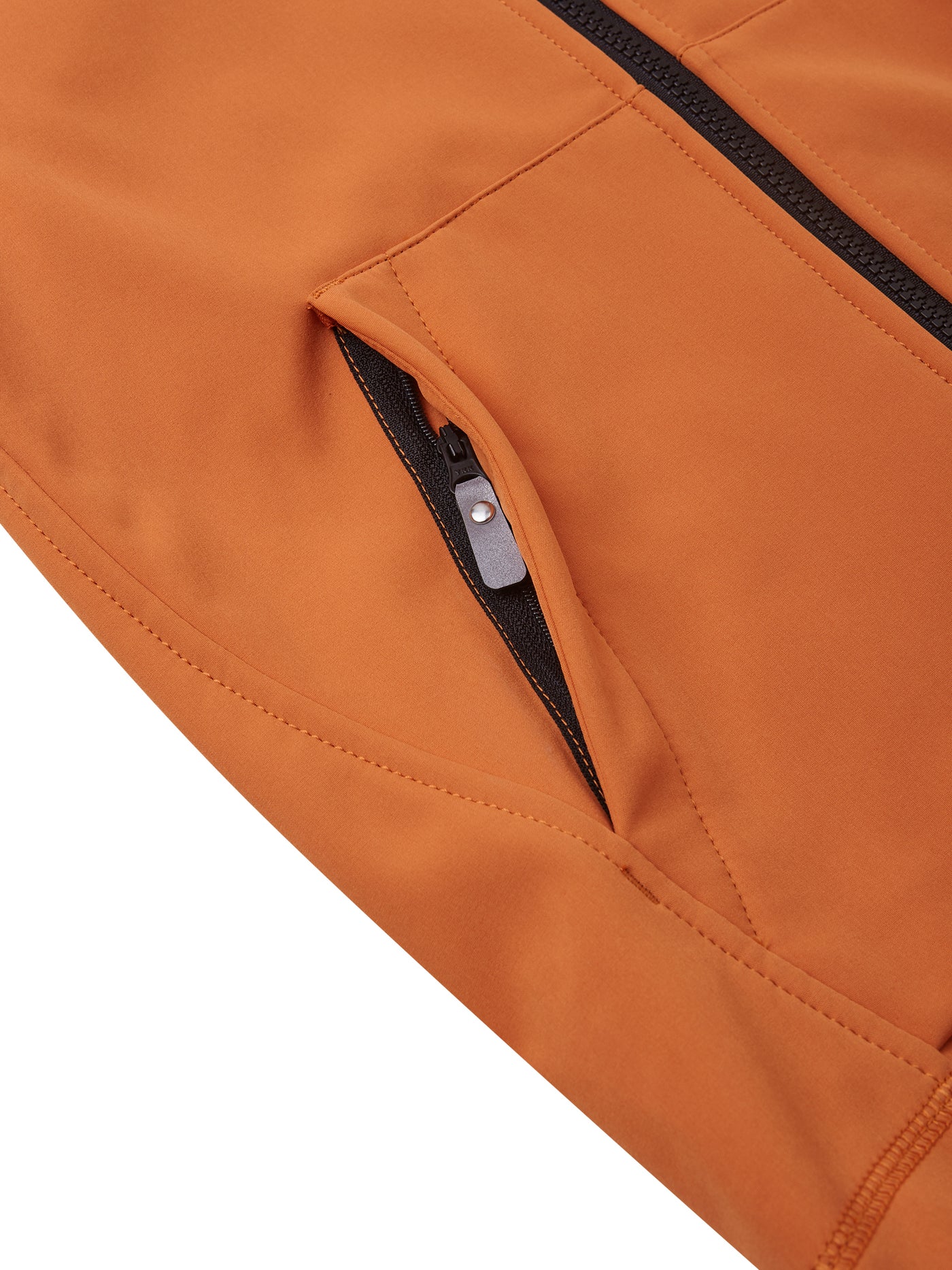 Reiman Sipoo Softshell-takki oranssin sävyssä lähikuvassa vetoketjutasku