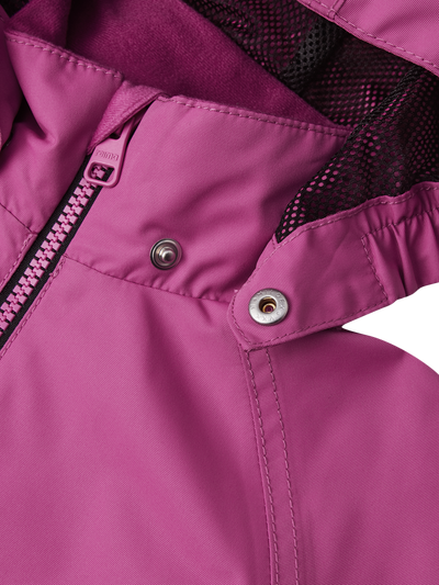 Reima Soutu lasten Reimatec takki värissä Magenta purple lähikuva hupun nepparikiinnityksestä