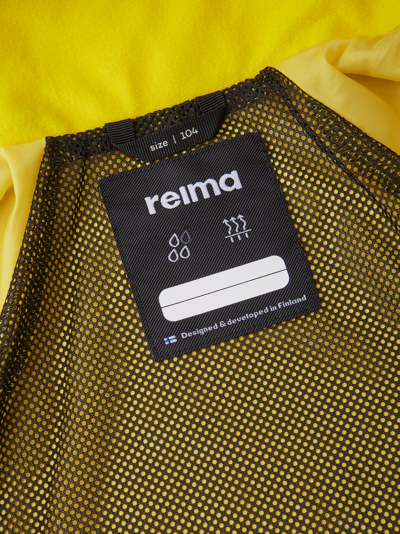 Reima Soutu lasten Reimatec takki värissä Maize Yellow lähikuva sisäpuolen nimikointilapusta