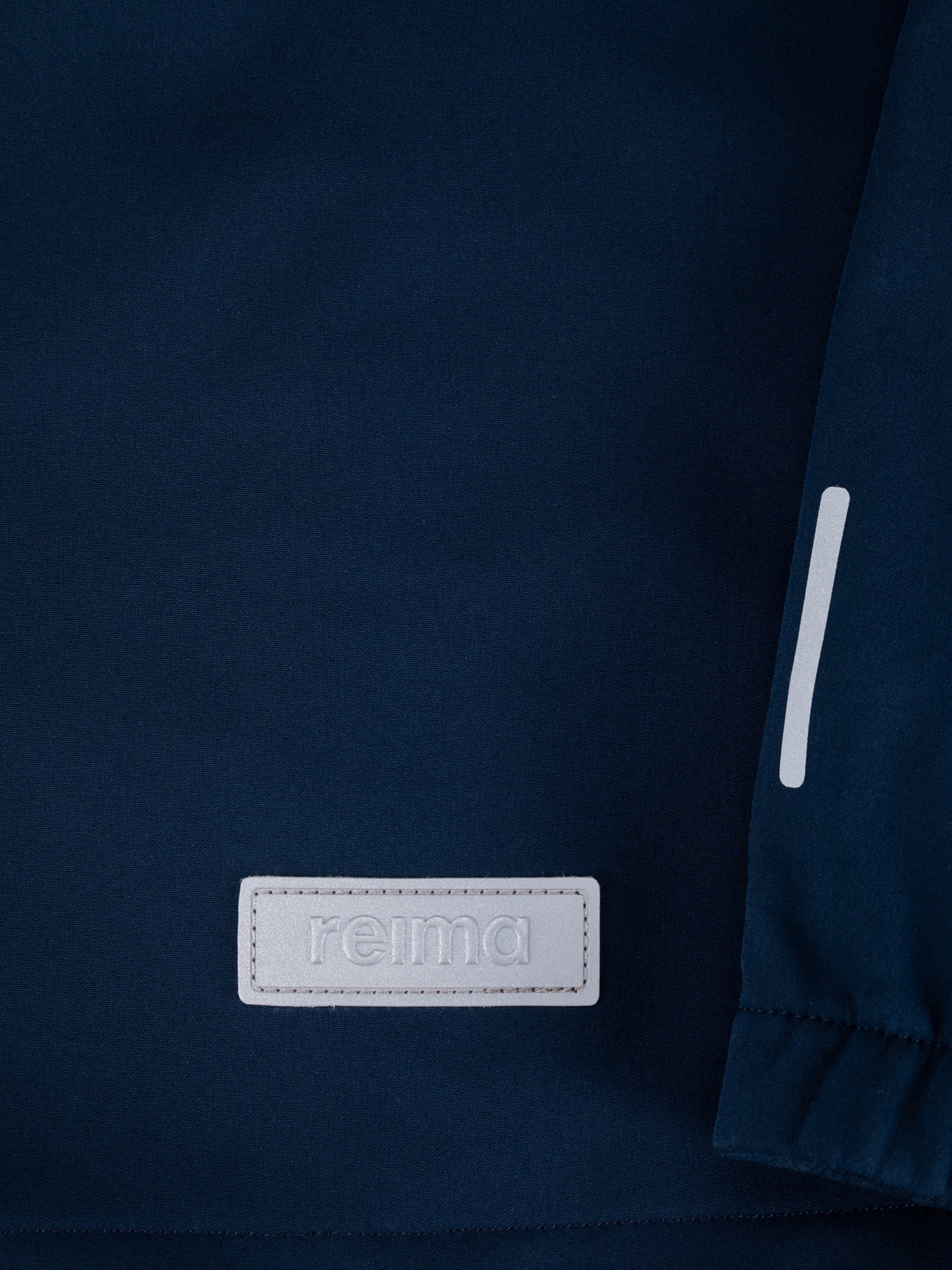 Reima Vantti lasten softshell takki värissä Navy lähikuva helman yksityiskohdasta