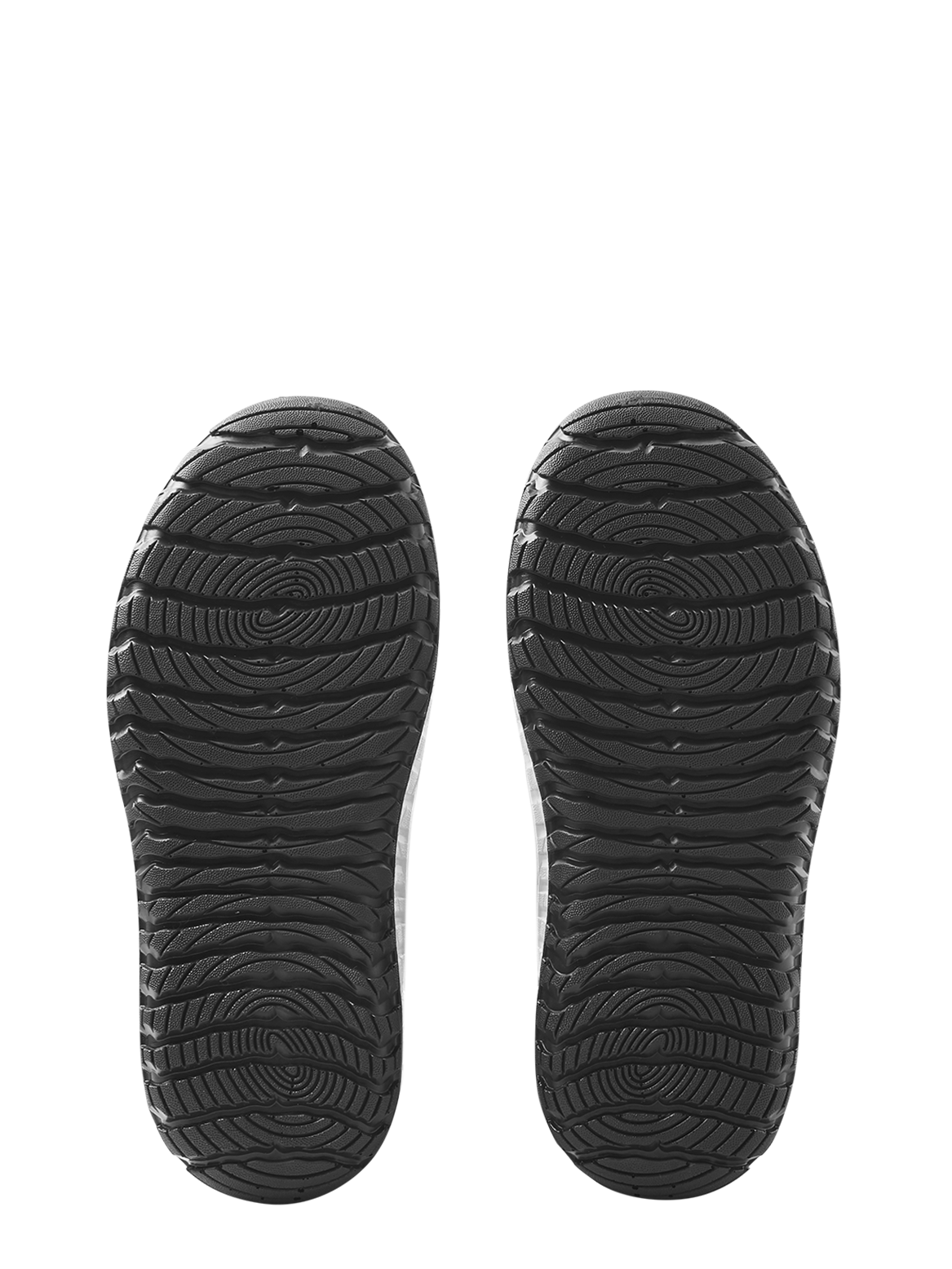 Reima Wetter vedenpitävät mustat varrelliset kengät kuvattuna kengänpohjat
